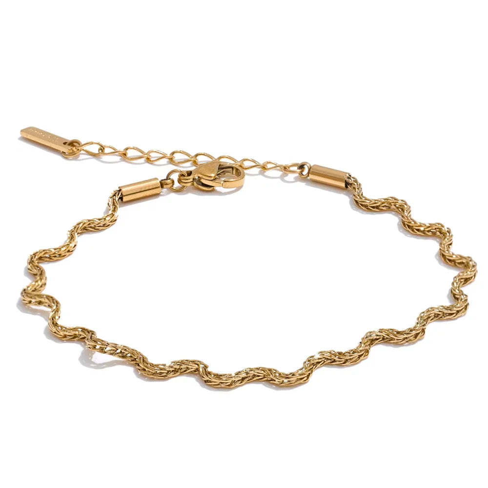 Elara Necklace